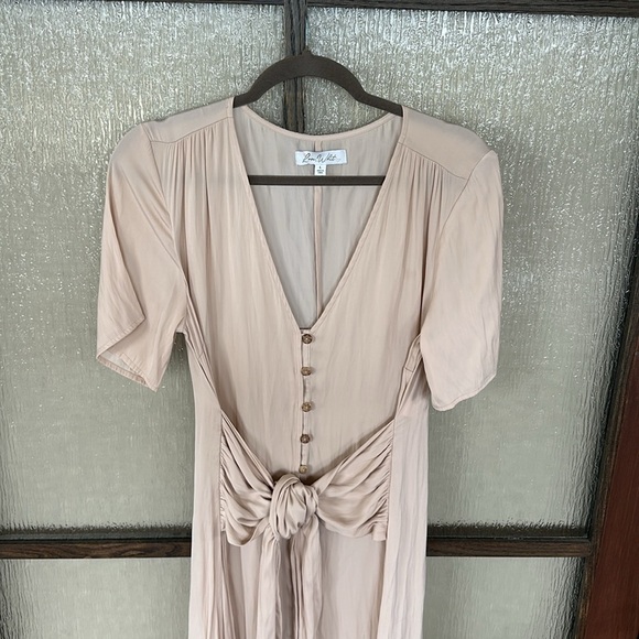 Love Whit Women's Nude Pink Satin Hourglass V size Large - Picture 5 of 12